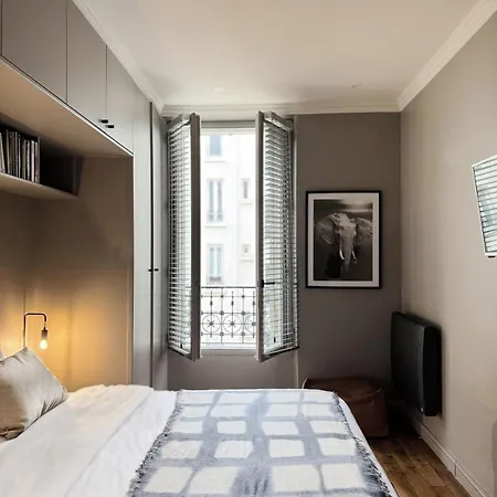 Romantic Montmartre - Bright -