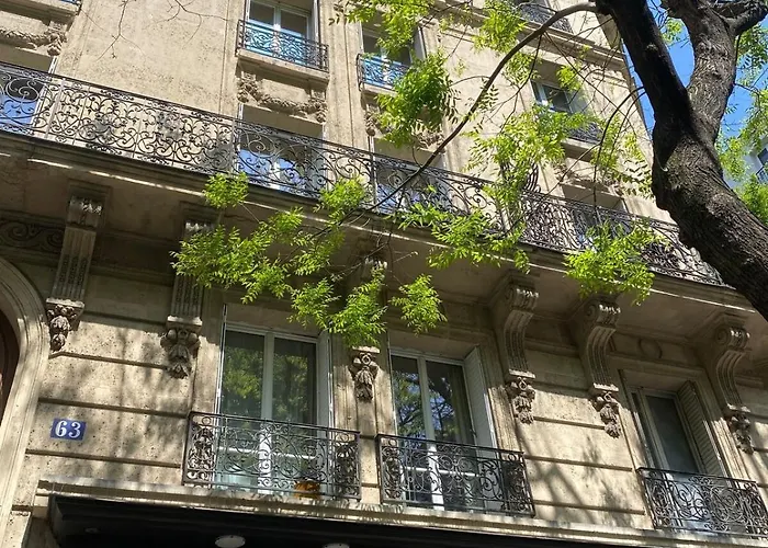 Romantic Montmartre - Bright - Paříž