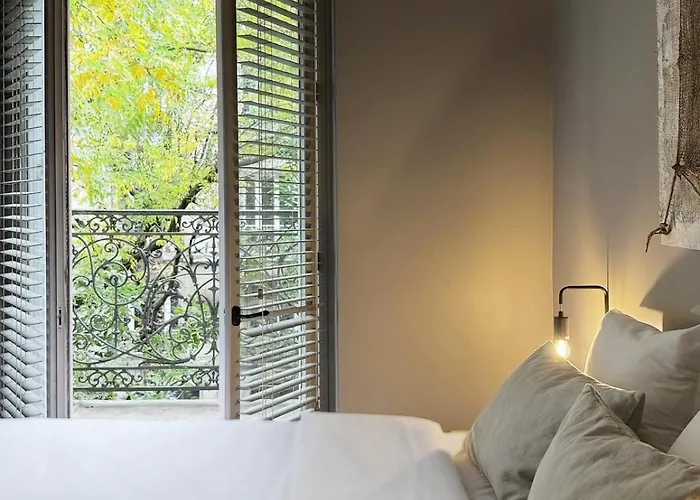 Romantic Montmartre - Bright - Paříž
